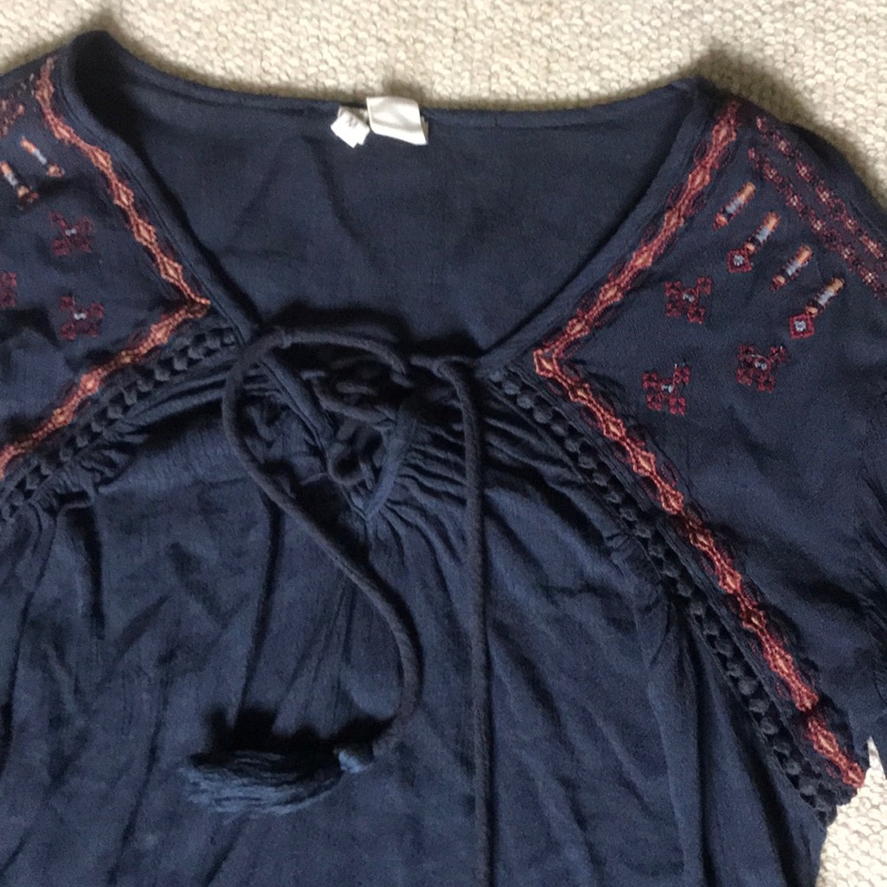 Flowy navy blouse - Picture 2 of 3